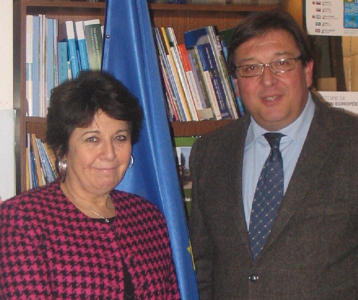 Corinne Lepage en compagnie de Emmanuel Morucci à l\'occasion de sa visite à la Maison de l\'Europe de Brest et Bretagne ouest.