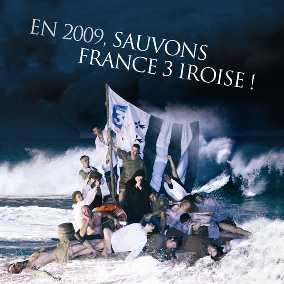Le personnel de la chaîne a posé sur le <i>“Radeau de France 3 Iroise”</i> pour l'affiche.