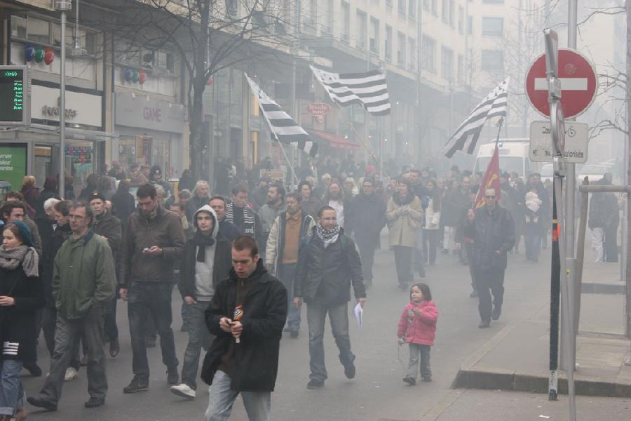 Vidéo de la manifestation de soutien aux 6 inculpés de la Réunification le 31 janvier à Nantes