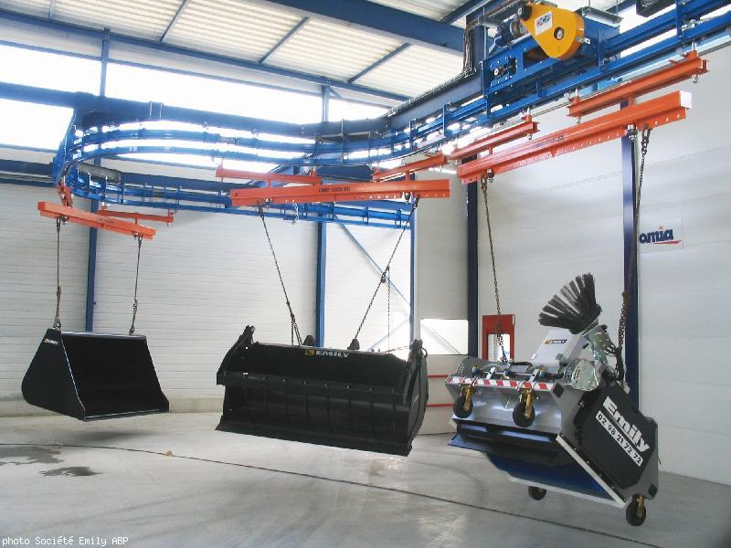 Le nouveau convoyeur aérien installé par OCA pour la société Emily (Finistère)