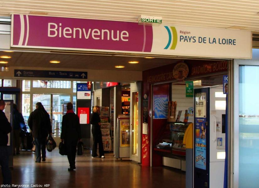 “Bienvenue en Pays de la Loire”. Nouvel accueil à la gare. Photo 31 juillet 2009.
