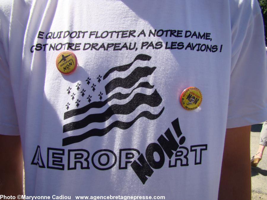 Aéroport. Un t-shirt qui a tout compris.