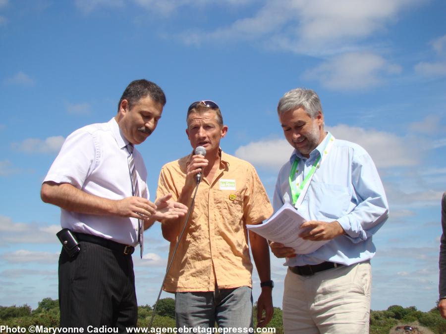 Un membre de La Feve http://lafeve.fr/ - Fédération des Élus Verts et Écologistes - ainsi que Ronan Dantec ont rejoint le maire.