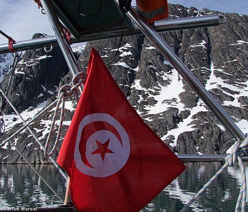 Le drapeau tunisien au Cercle Polaire