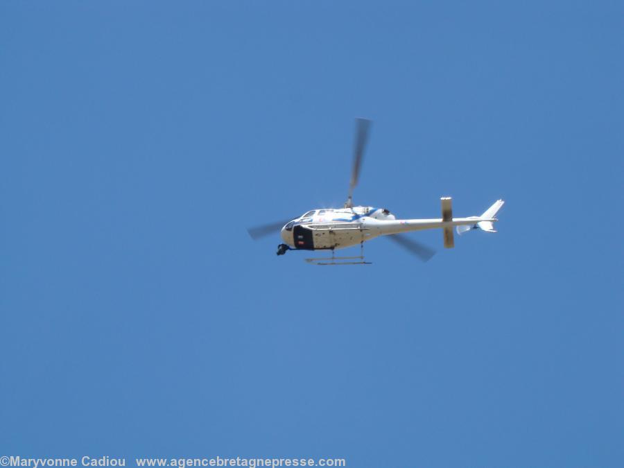 L’hélicoptère de France 2 et France 3 a fait un deuxième tour au-dessus de la fresque 44 = BZH.