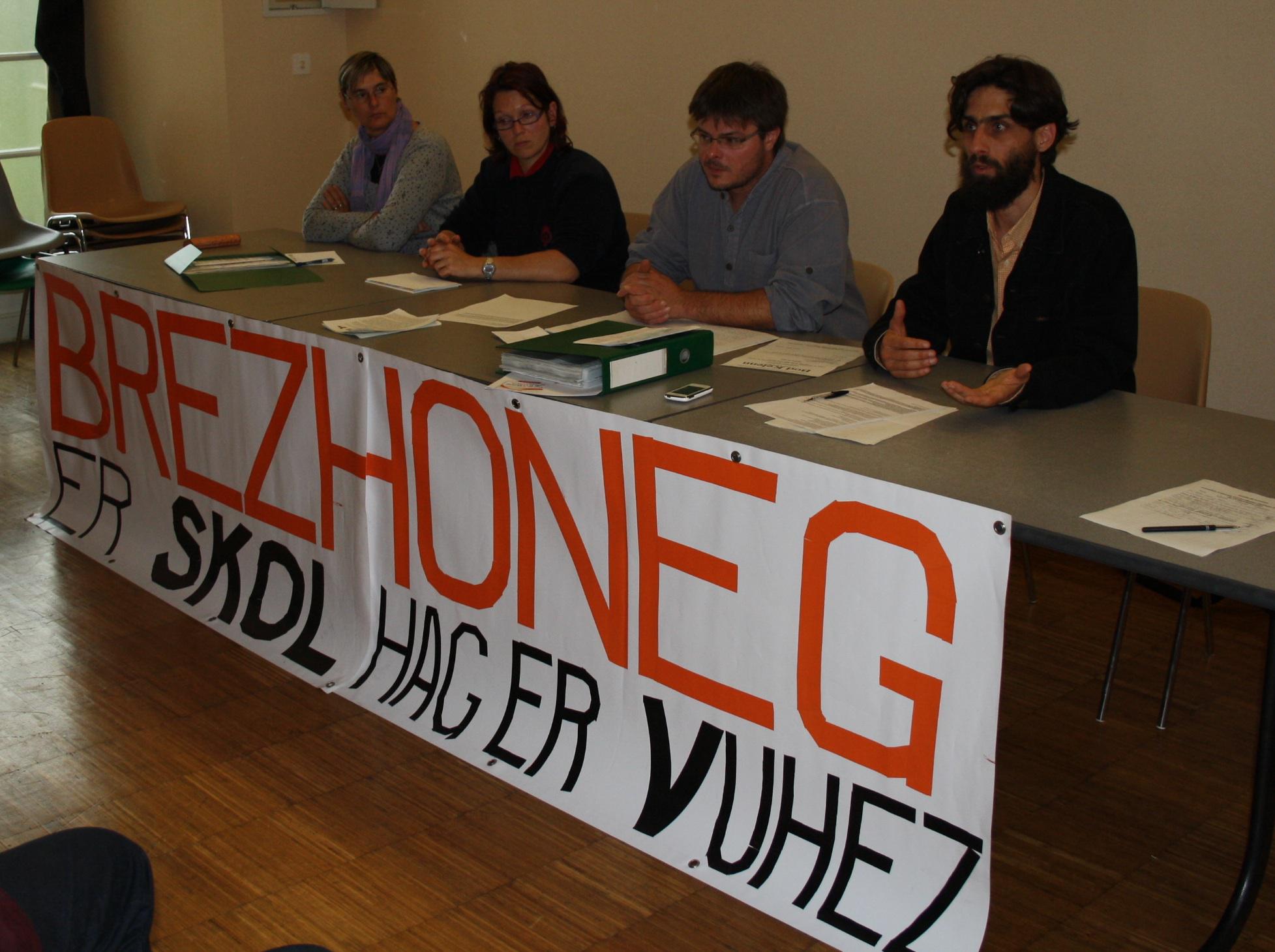 Le bureau  de Bod Kelenn lors de la réunion publique du 19-09-2011 au Faoued