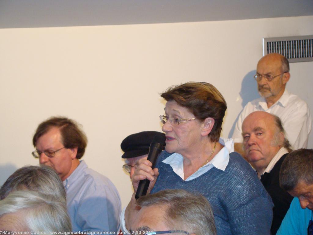 Débats : intervention d'Angèle Jacq présidente du Collectif breton pour la démocratie et les droits de l'homme ou <i>Galv Karaes</i>.