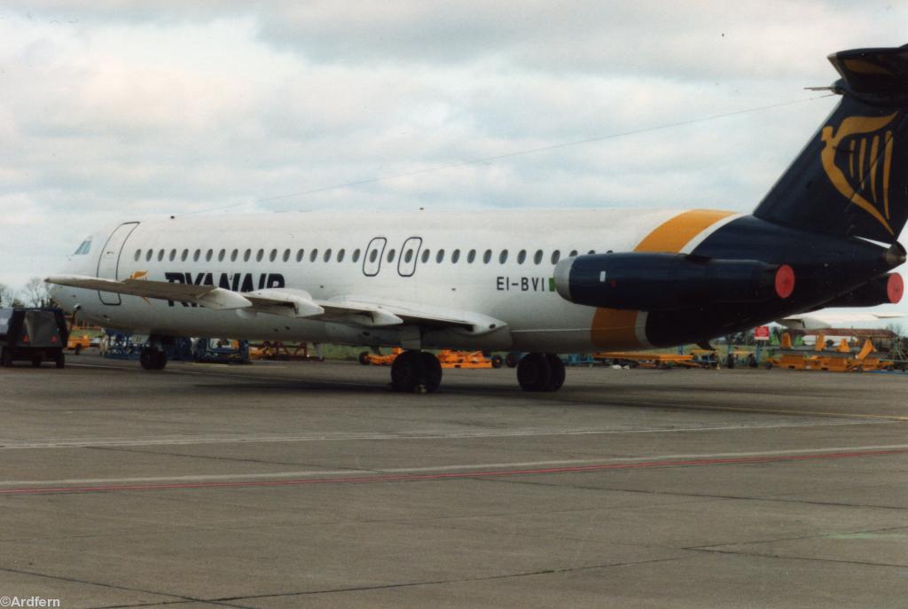 Un avion de Ryanair à l'aéroport de Dublin en février 1993. <i>Licence Creative Commons</i> sur wikipedia.