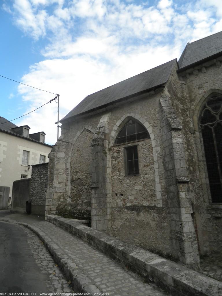Chapelle de Pontbriand - à l'abandon au bout de l'église saint Lomer