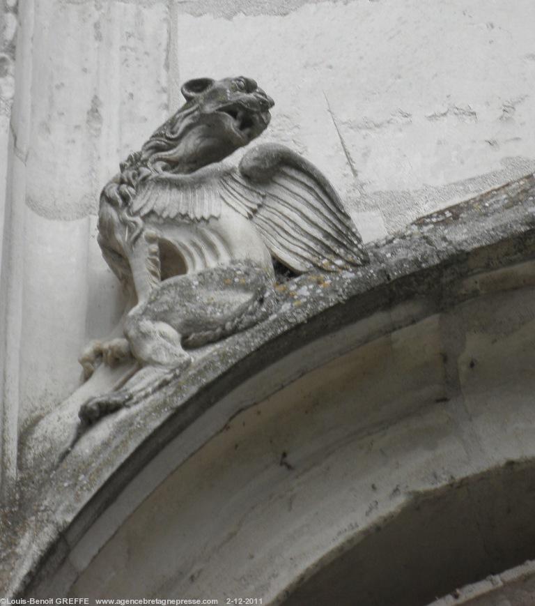 Un des petits dragons de l'église saint Saturnin de Vienne