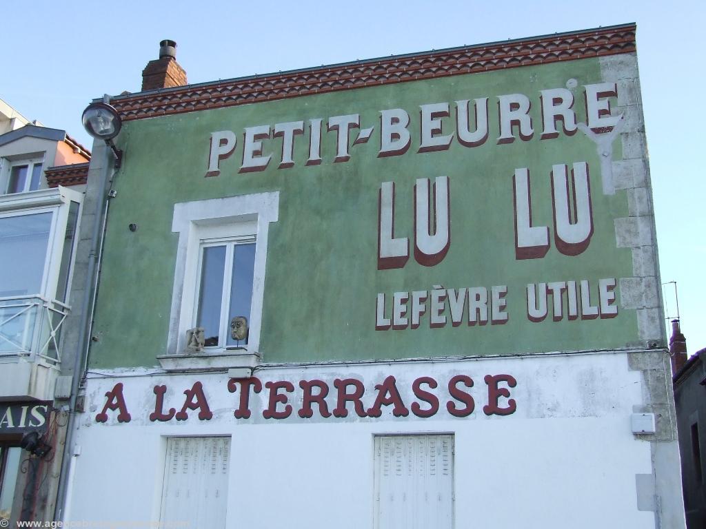 Mur peint LU à Trentemoult (Rezé-lès-Nantes); Maryvonne CADIOU pour ABP.