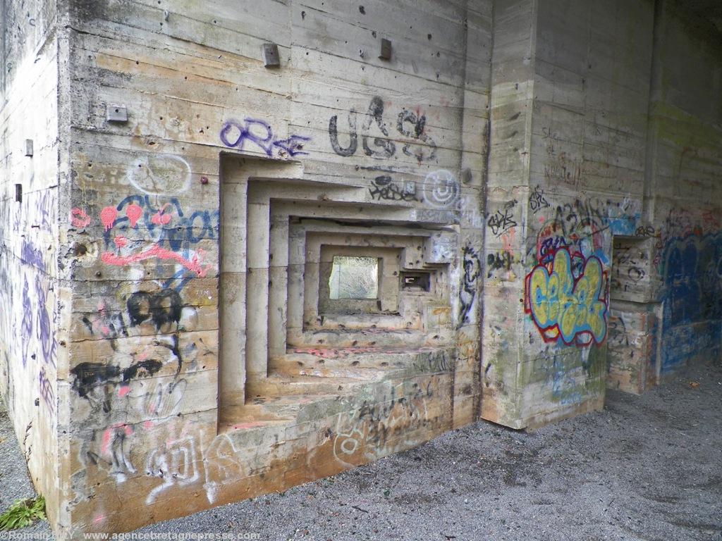 La caponière de défense rapprochée de l\'abri.