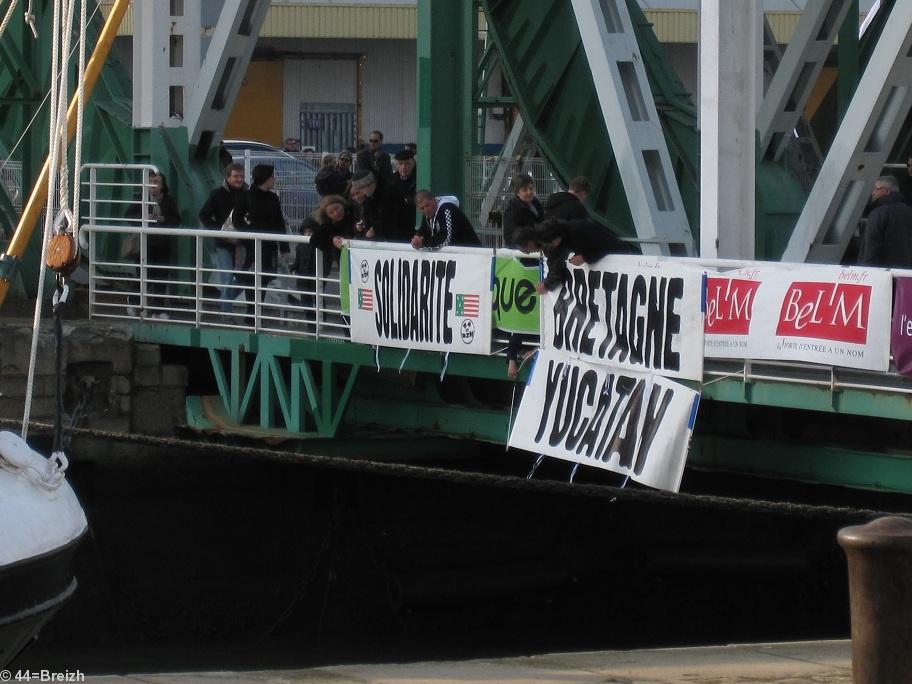 La bienvenue en Bretagne au Yucatàn sur le Pont tournant de Saint-Nazaire.