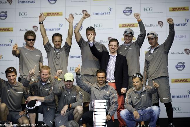 Franck Cammas et les membres de l\'équipage de <i>Groupama 4</i> à Auckland.