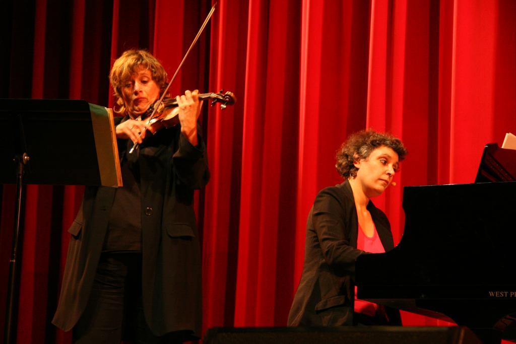 Frédérique Lory au piano avec  Patricia Reibaud au violon