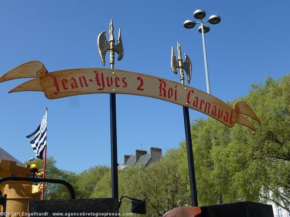 Carnaval de Nantes 2012. Préparation des chars le matin place de la Petite Hollande. Cette année le roi Carnaval sera Jean-Yves II. Carnaval de Nantes 2012. Préparation des chars le matin place de la Petite Hollande. Cette année le roi Carnaval sera Jean-Yves II.