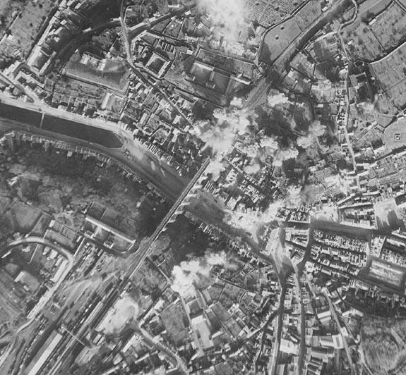 Bombardement de Morlaix le 29 janvier 1943
: photo prise de l\'un des bombardiers
anglais
