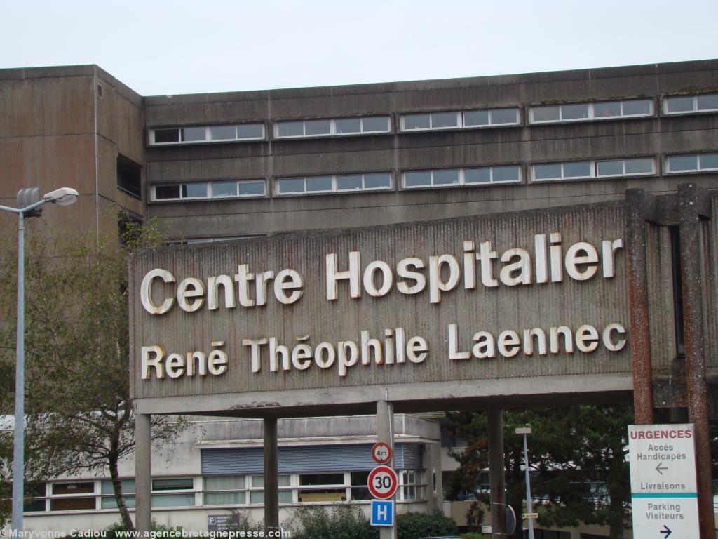 Kemper. L\'hôpital Laënnec devenu <i>Centre hospitalier de Cornouaille</i>.