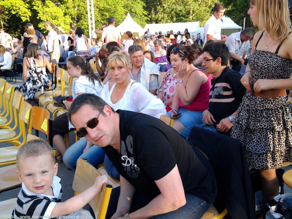 Les spectateurs attendent le spectacle