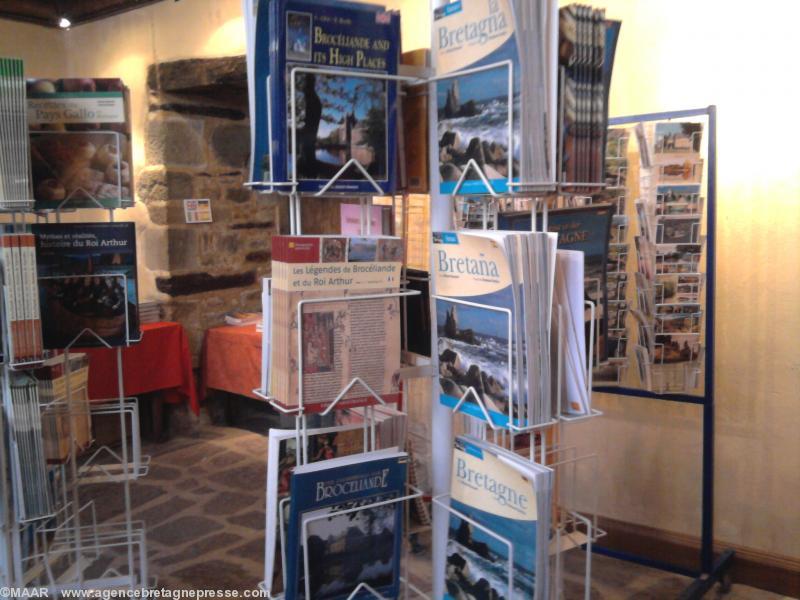 La librairie dans la salle des Écrouettes. La librairie dans la salle des Écrouettes.