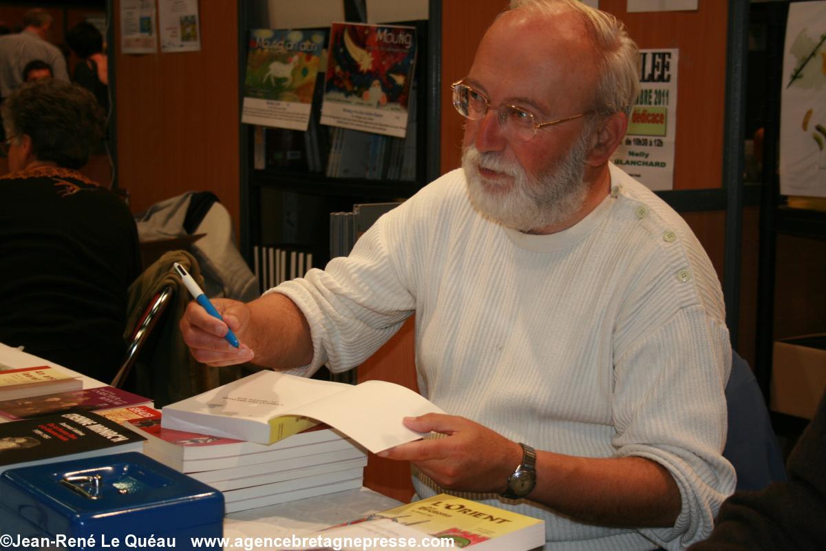 Jean-Christophe au salon du livre de Carhaix  en 
2011
