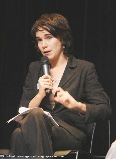 Aziliz Gouez lors d'une table ronde organisée par l'Institut Culturel de Bretagne en octobre 2006