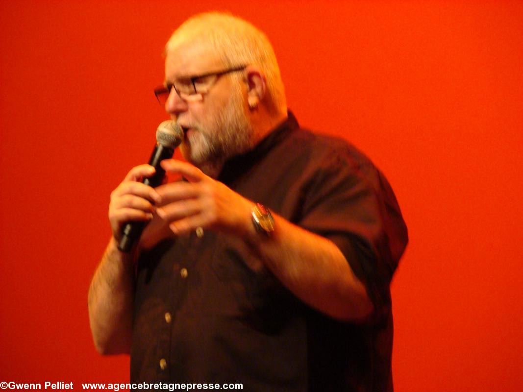 Yvon Étienne interprète \\\"Cet amour-là\\\". Yvon Étienne interprète \\\"Cet amour-là\\\".