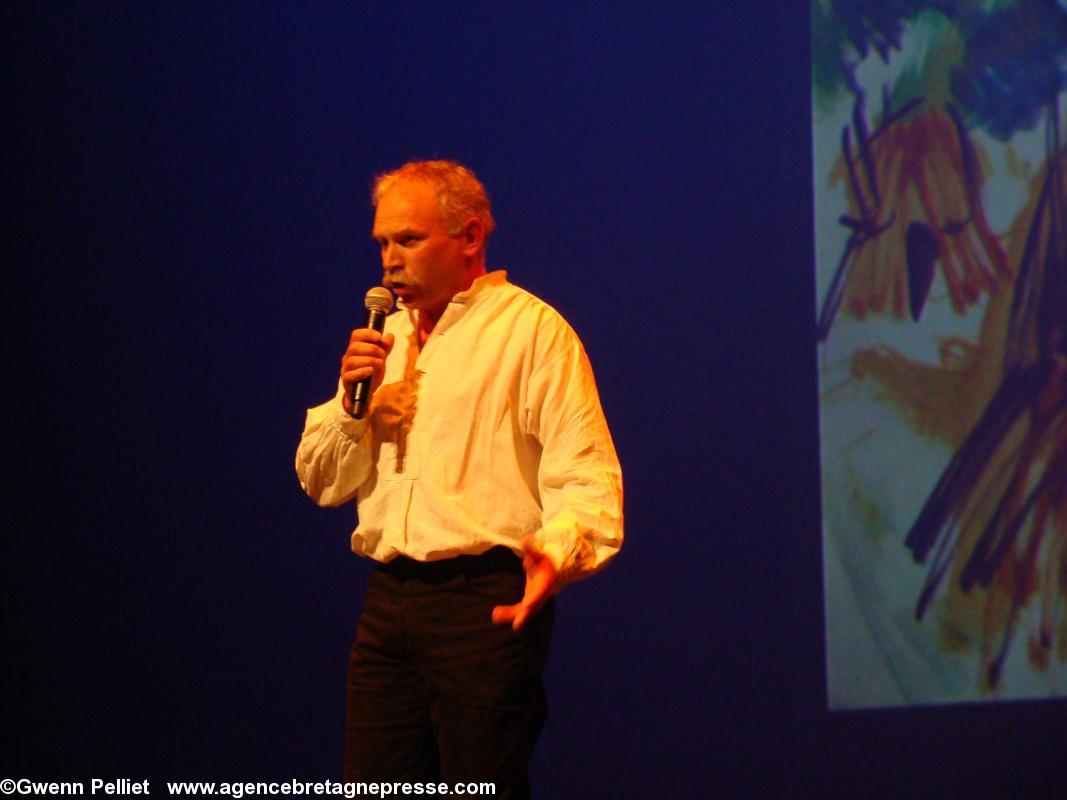 Jean-Pierre Quéré, chanteur de kan ha diskan interprète \\\\\\\"Vingt ans déjà\\\\\\\". Jean-Pierre Quéré, chanteur de kan ha diskan interprète \\\\\\\"Vingt ans déjà\\\\\\\".