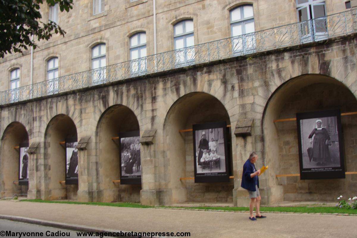 Le musée s\\\'expose aussi hors les murs ! Vue du Musée départemental breton de Kemper sur le quai de l’\\\'Odet, bd Kerguelen. Septembre 2008.