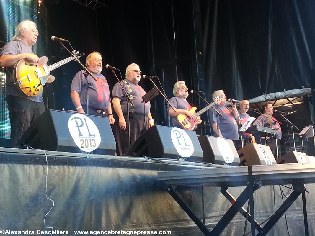 Inénarrables Goristes !
Zut le Chétif manque sur la photo Inénarrables Goristes !
Zut le Chétif manque sur la photo