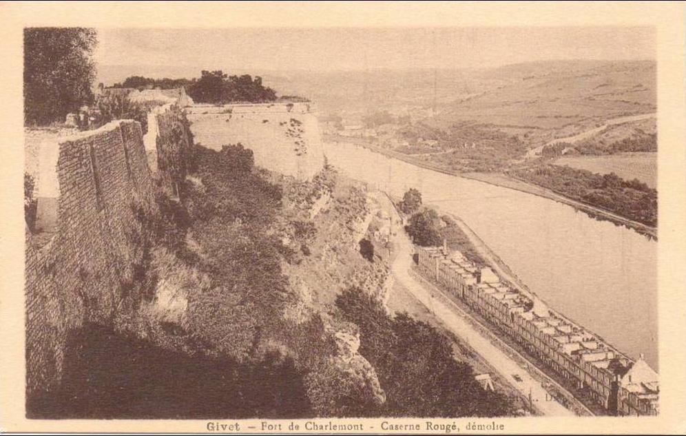 Charlemont et la Meuse