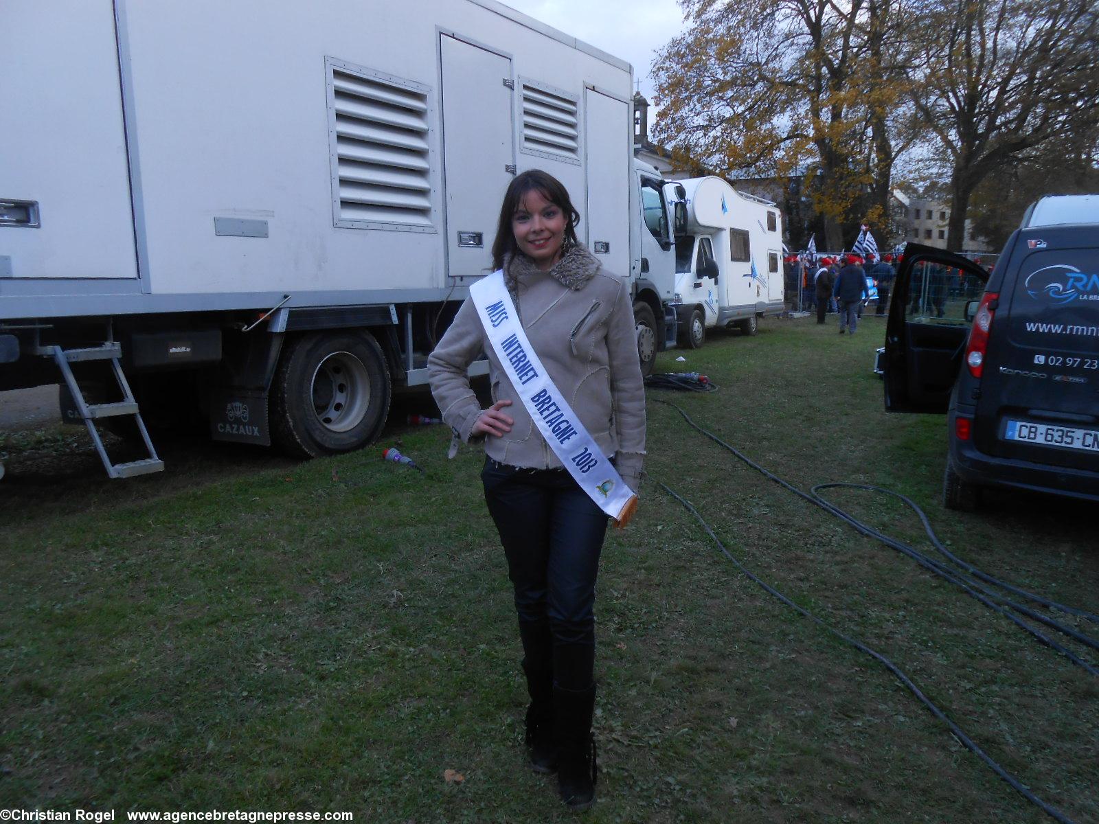 Wendy Lévénez,  Miss Internet Bretagne 2013, à Carhaix. Manifestation des Bonnets rouges. 30/11/13.