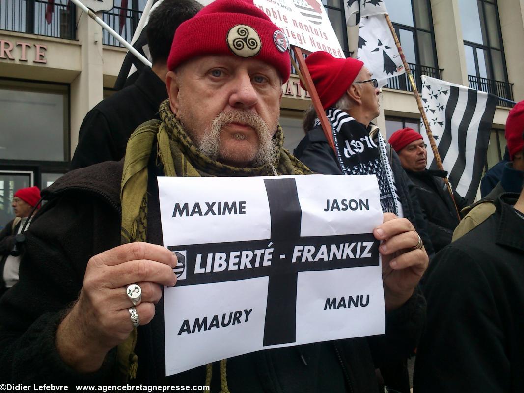 Manifestation du 1er mai des Bonnets rouges à Saint-Nazaire. Les prénoms des quatre emprisonnés.