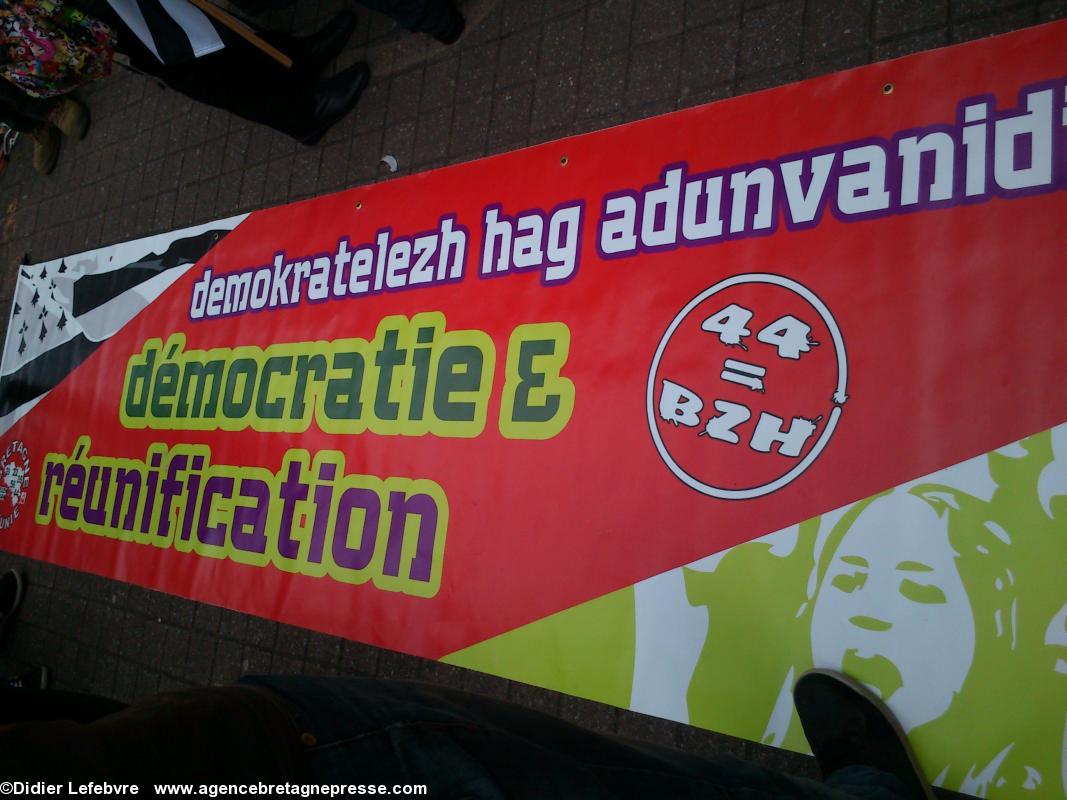 13 mai 2014 - Rassemblement devant le Conseil régional des PdL. 13 mai 2014 - Rassemblement devant le Conseil régional des PdL.