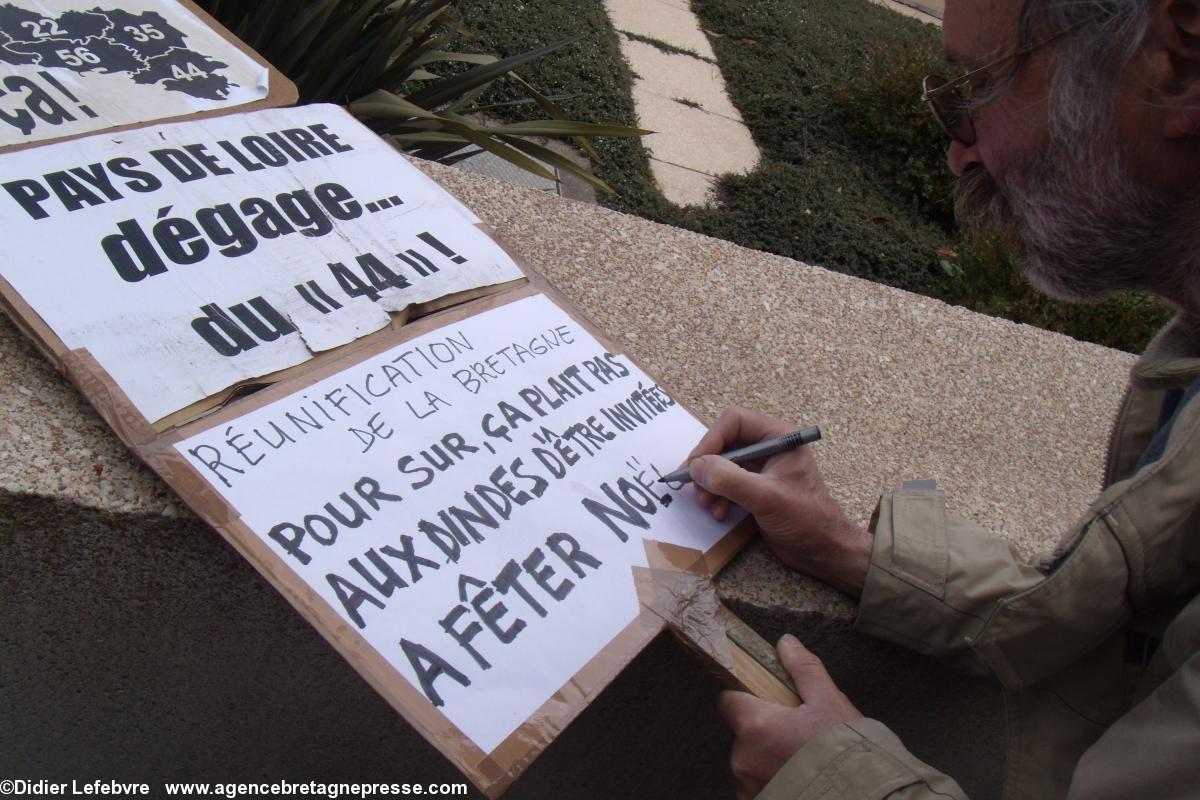 13 mai 2014 - Rassemblement devant le Conseil régional des PdL. 13 mai 2014 - Rassemblement devant le Conseil régional des PdL.