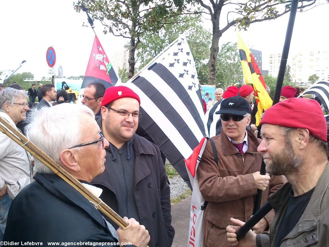 13 mai 2014 - Rassemblement devant le Conseil régional des PdL. 13 mai 2014 - Rassemblement devant le Conseil régional des PdL.