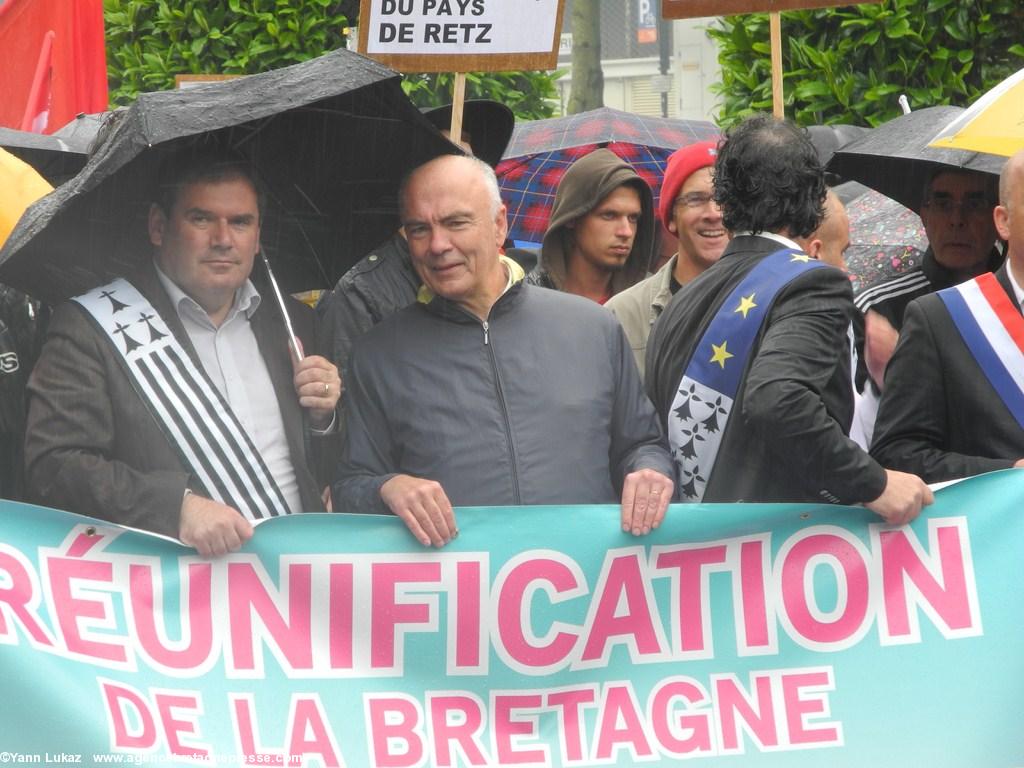 [Nantes, manifestation 28/06/2014], défilé. Personnalités politiques. Christian Troadec et Marc Le Fur.