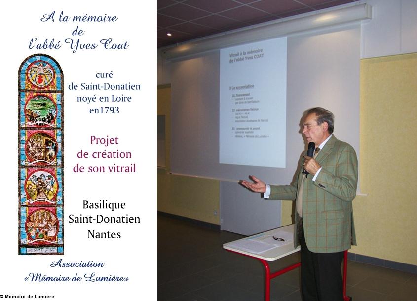 François Hélie de La Harie en conférence, annonçant la souscription pour le vitrail Yves Coat.