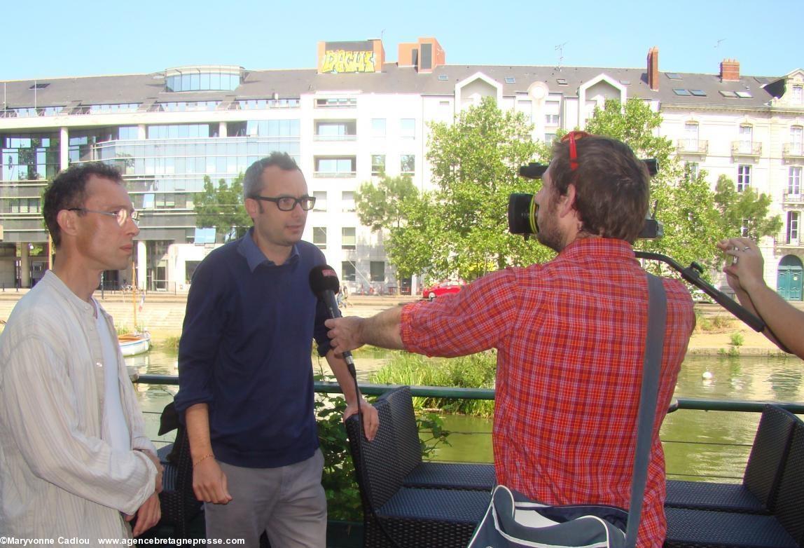 L'architecte Ivan Fouquet interviewé par TéléNantes en compagnie de Franco Fedele le 25 juin à Nantes.