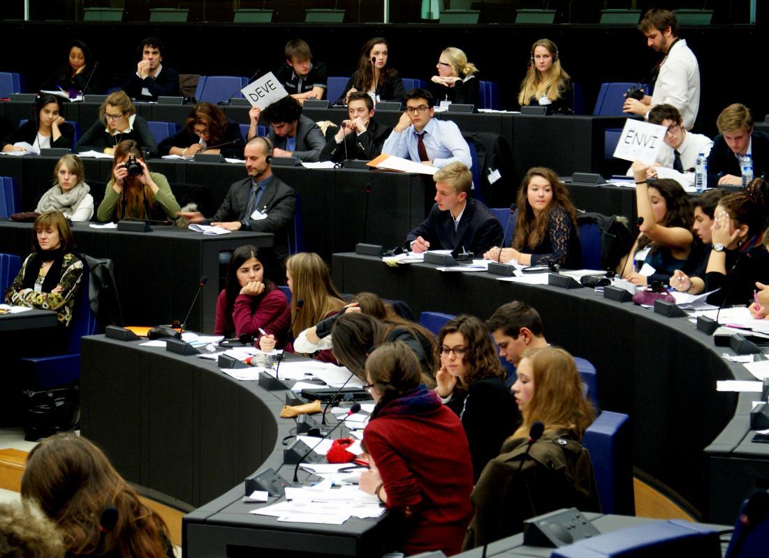 L'assemblée plénière, étape obligatoire d'une session du Parlement Européen des Jeunes-France