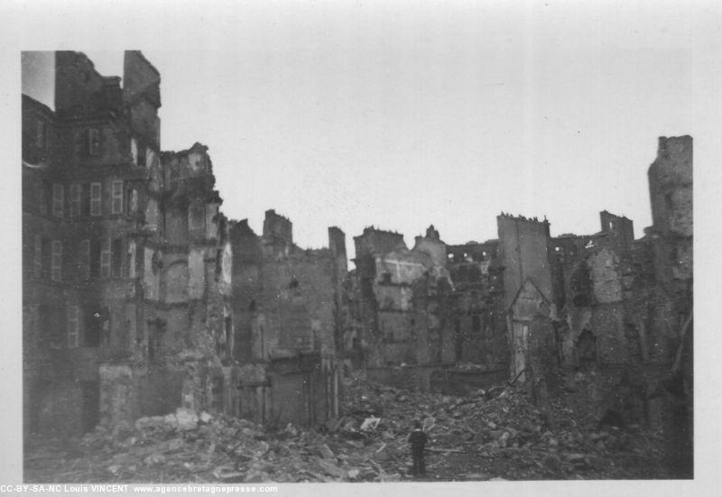Vue de brest en ruines, prise de l'église Saint-Louis 30 septembre 1944