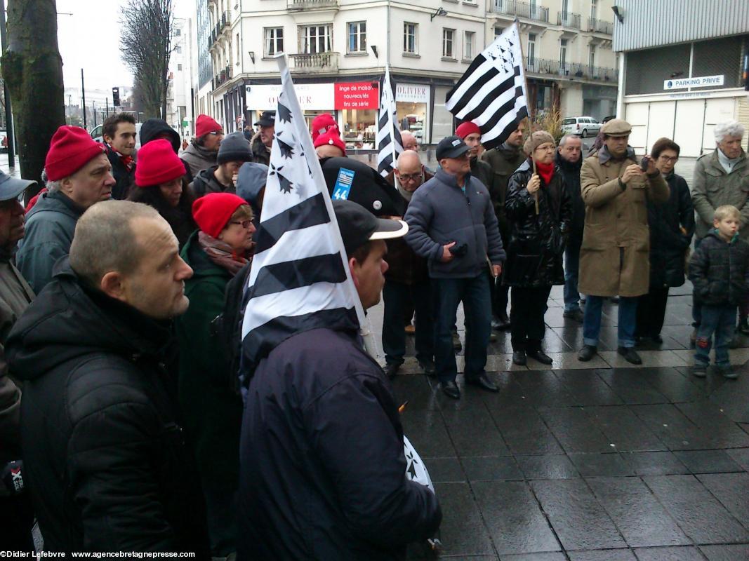 rassemblement devant le siège du PS, 13 décembre 2014. Jean-François le Bihan, président de Bretagne réunie