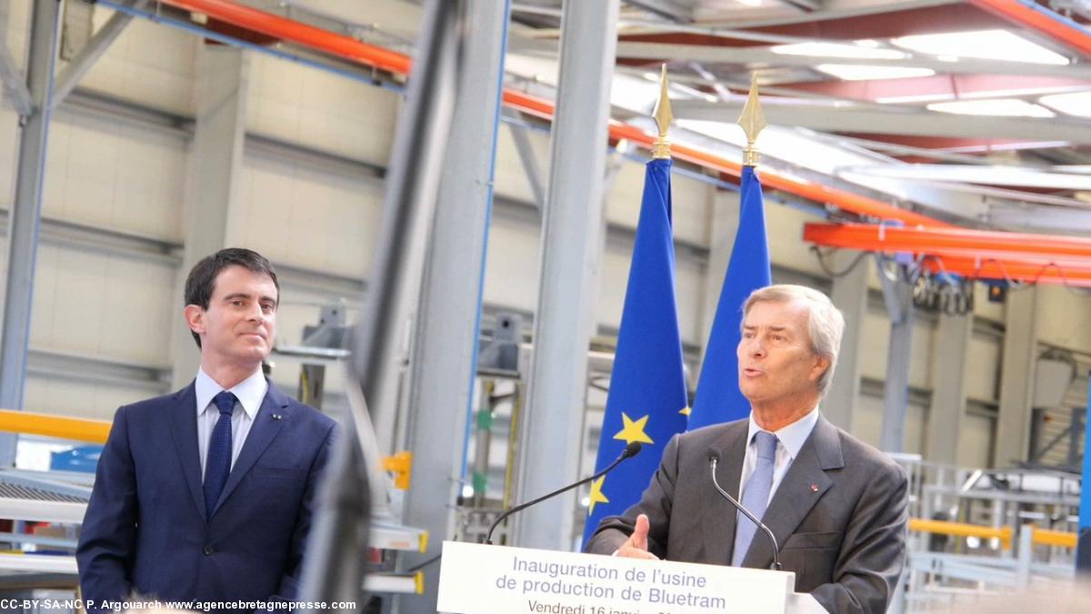 Le Premier Ministre Manuel Vals à l' inauguration de l'usine de fabrication des Blue trams