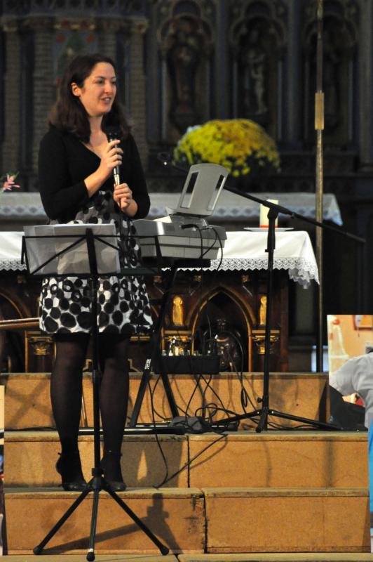 Marie HALLOT Chanteuse soliste 
Concert Eglise de Bréhan (56)