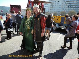 Carnaval de Nantes 2015 - Alan 1er, Alan Simon, pose avec une de ses sujettes