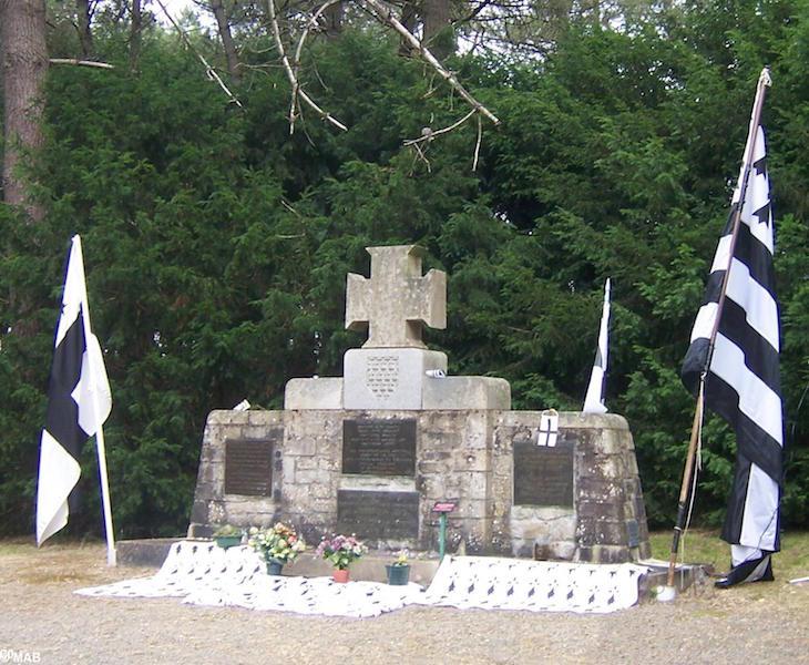 Mémorial aux Bretons à St-Aubin du Cormier-35