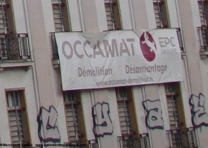 Hôtel Duchesse Anne de Nantes. L'entreprise de démolition et désamiantage en façade.