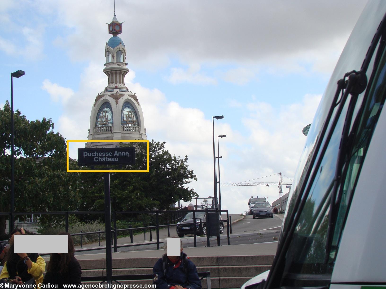 Hôtel Duchesse Anne de Nantes. Le nom Duchesse Anne restera aux environs : arrêts de tram et de busway ou chronobus.
