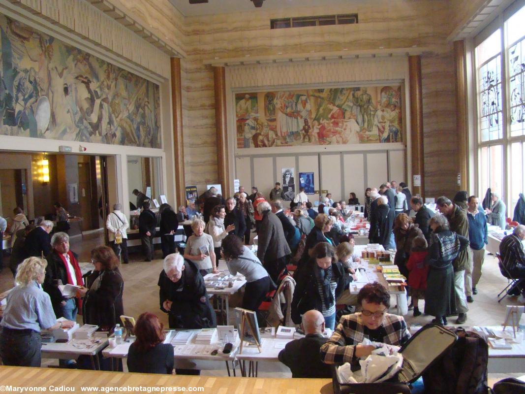 Salon du livre des écrivains bretons 2013. Une vue de la salle.