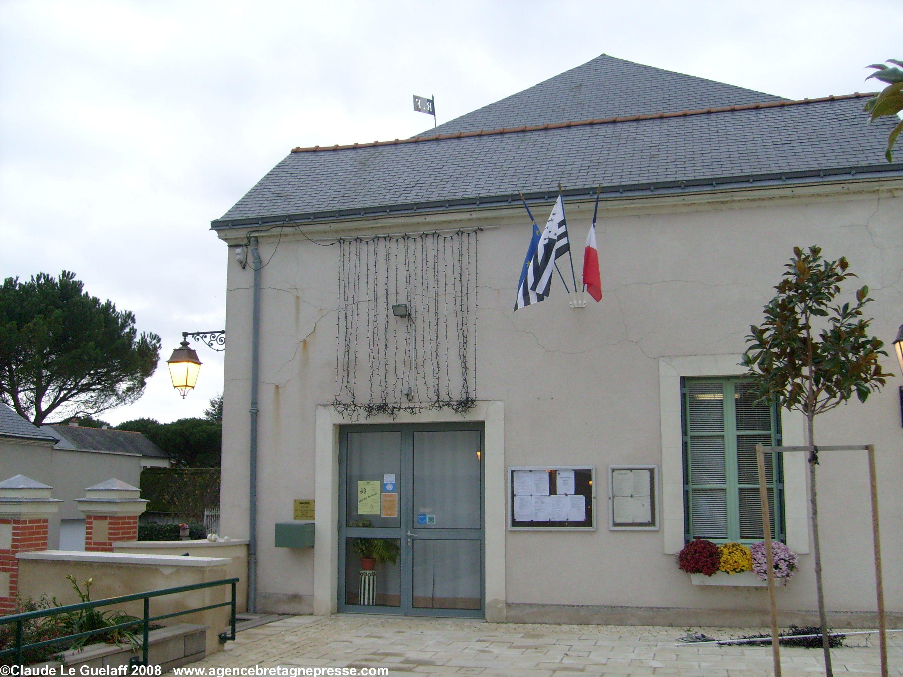 Et pourtant en 2008 la mairie du Fresne-sur-Loire arborait le drapeau breton sur sa façade.